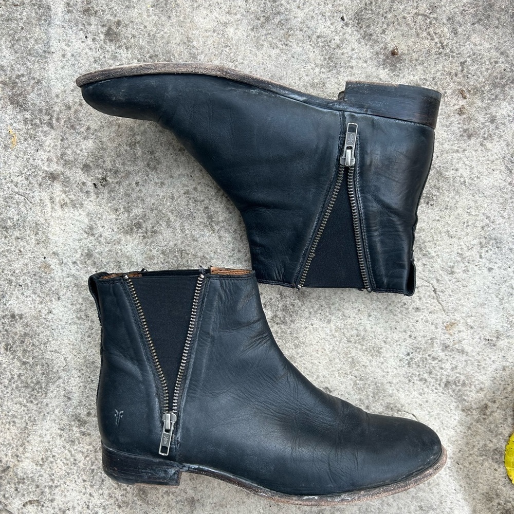 Frye Carley Zip Chelsea Boots, size 10